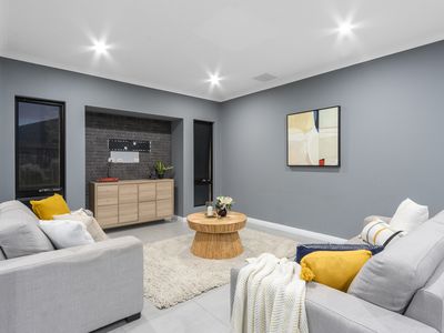 64 Hillhouse Way, Piara Waters
