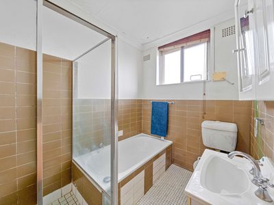 6 / 3 Holland Place, Lakemba