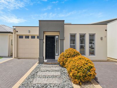 37 / 55 The Vines Drive, Normanville