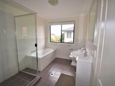 1 / 6 Crosby Avenue, Pacific Pines