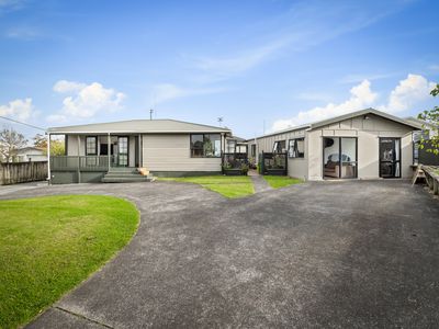 276 Sturges Road, Henderson