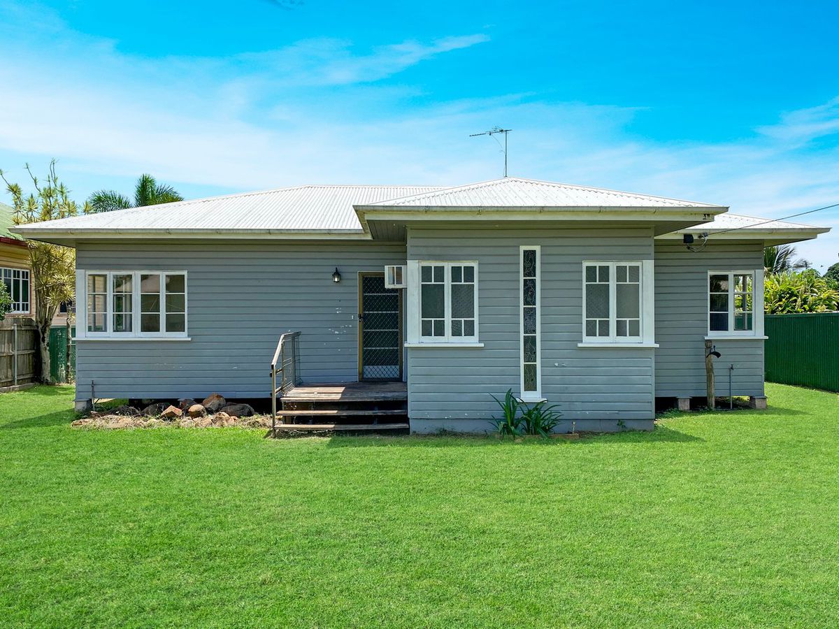 74 Planet Avenue, Atherton