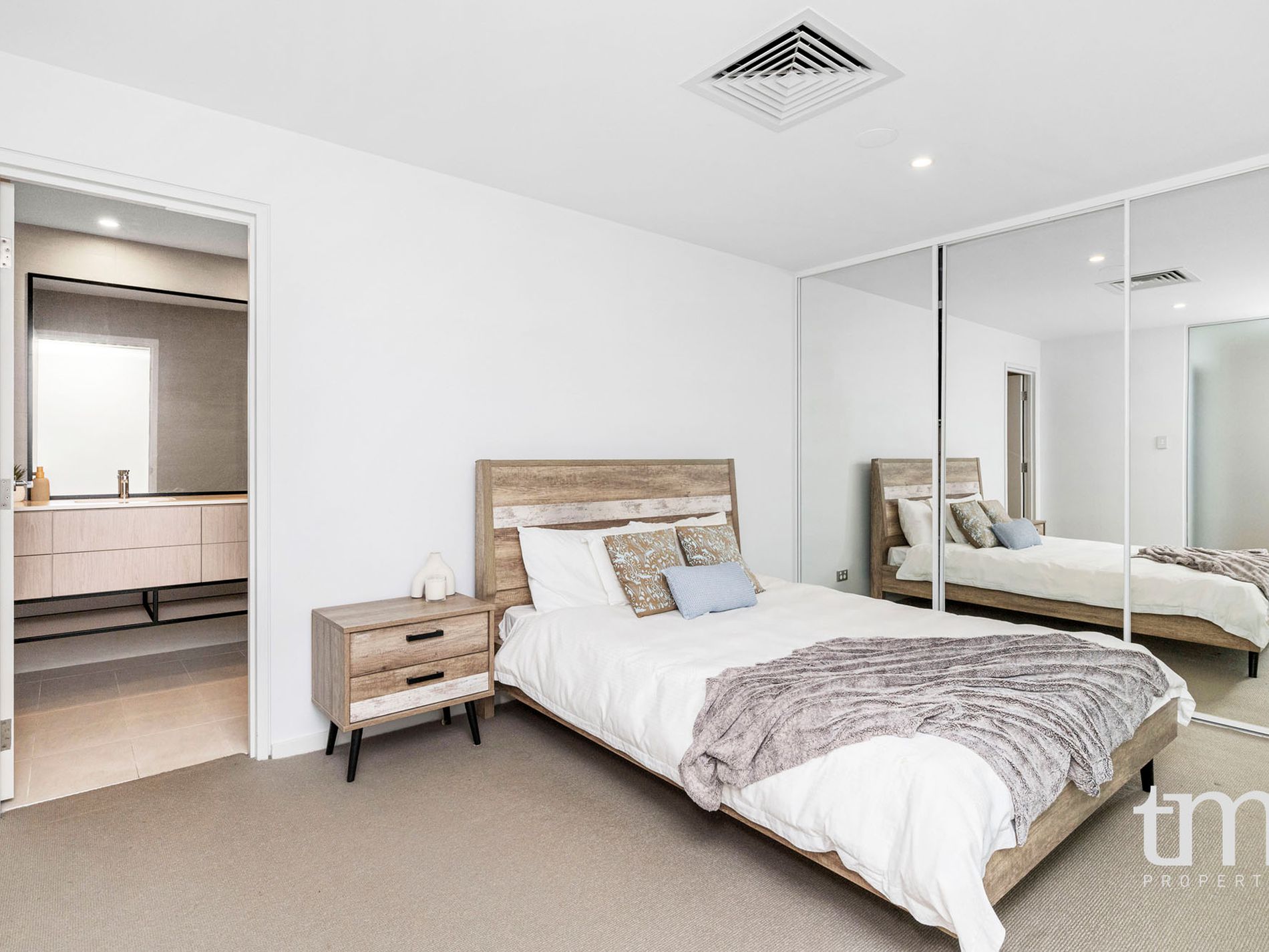 35 / 2 Milyarm Rise, Swanbourne