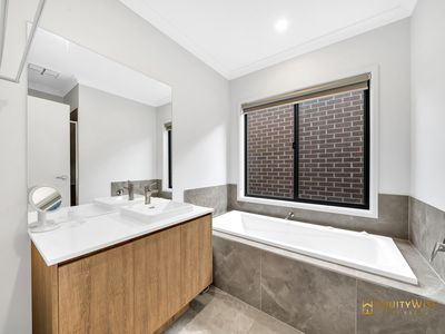 51 Surround Drive, Mambourin
