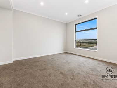 74 Yaralla Circuit, Clyde