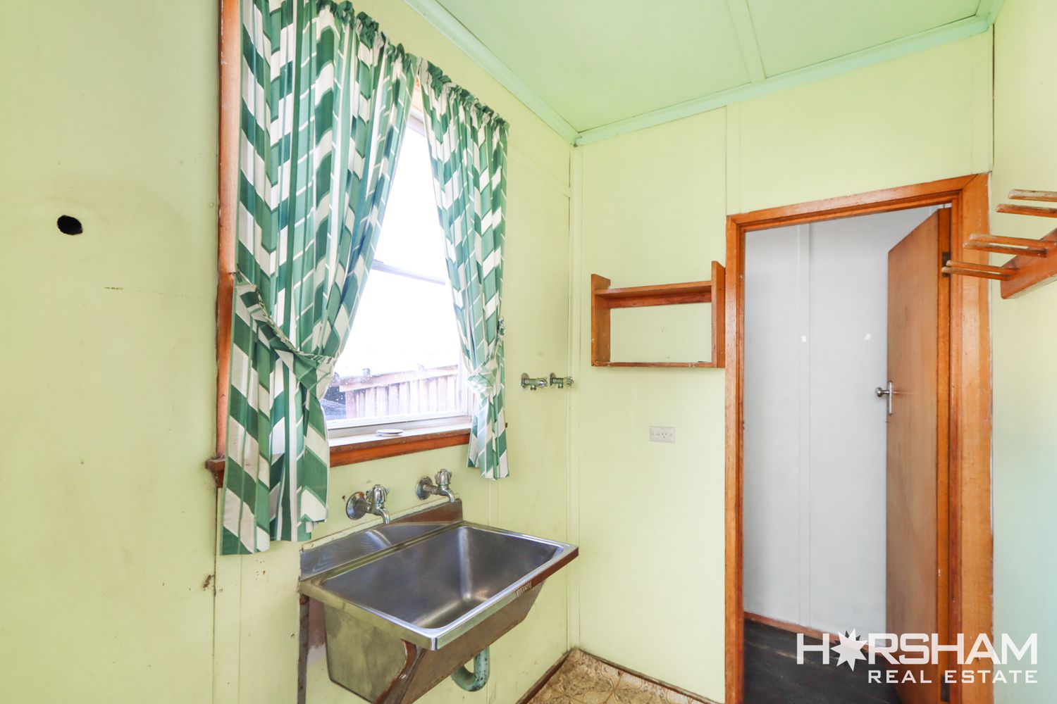 8 Knight Place, Horsham