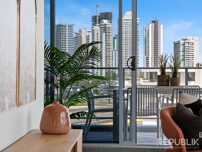 1101 / 4 Como Crescent, Southport