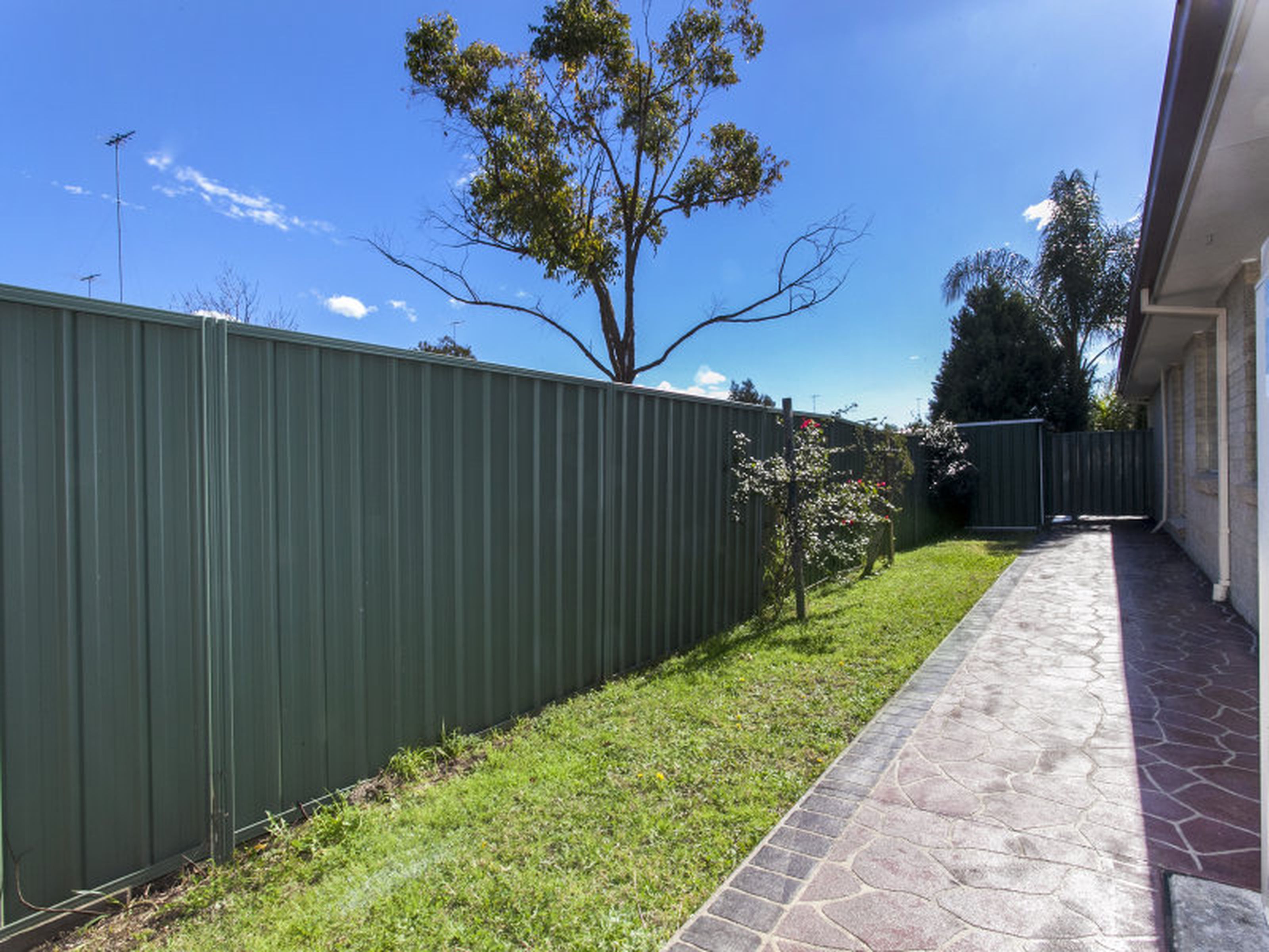 8 Laguna Drive, GLENMORE PARK