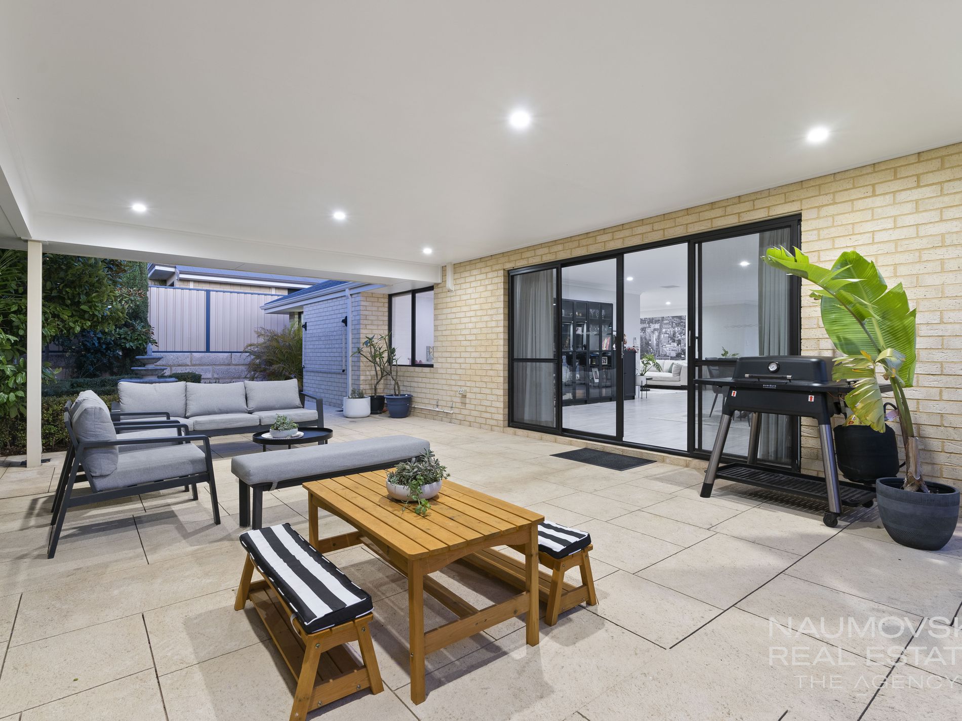 6 Ray Gardiner Vista, Tapping