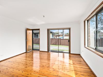 2 / 1 Gipps Crescent, Barrack Heights