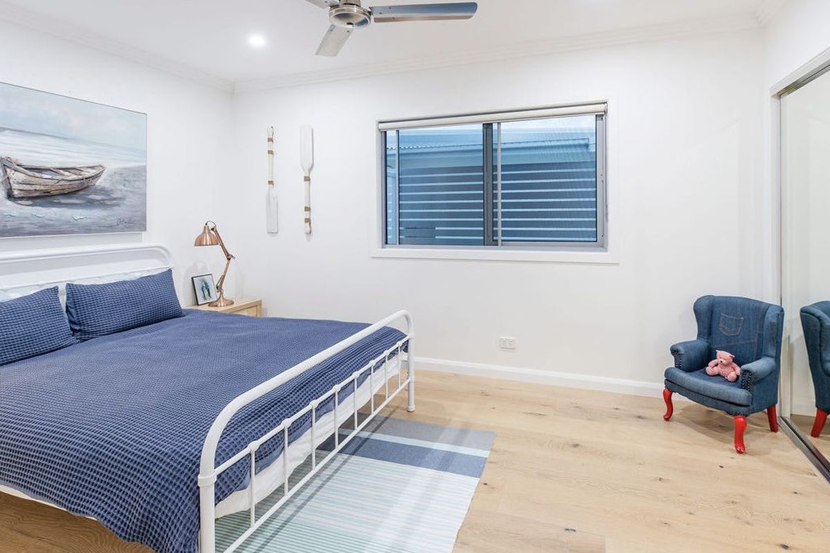 18 Onshore Place, Helensvale