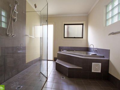 1 / 29 Cuthbert Dr, Mount Warrigal