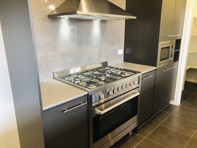 10 Amaretto Circuit, Manor Lakes