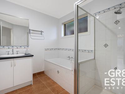 13 Bookham Way, Cranbourne West