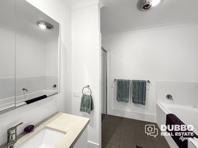 44 Fountain Circuit, Dubbo