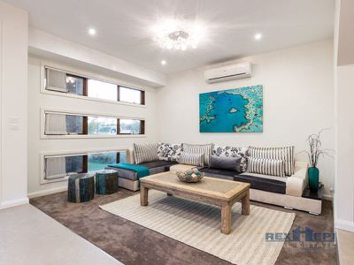 5 Mickleham Drive, Cranbourne North