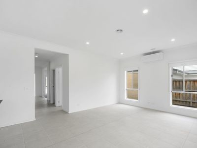 20 Lenigas Crescent, Manor Lakes