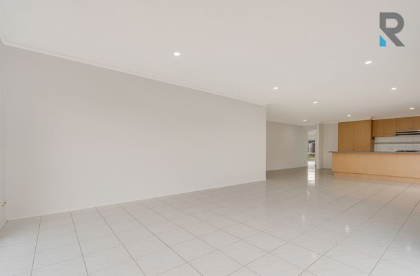 70 Kennedy Parade, Roxburgh Park