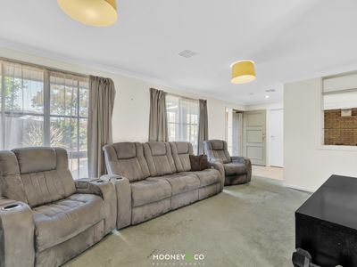 2 Norwood Court, Cranbourne