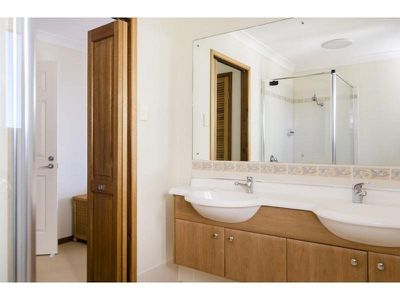 12 Voyagers Place, Sunrise Beach