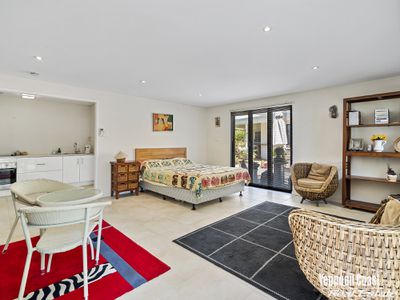 94 Howes Road, Farnborough