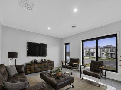 109 Holyoake Parade, Manor Lakes