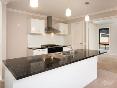 33 WHITELEY CIRCUIT, Baranduda