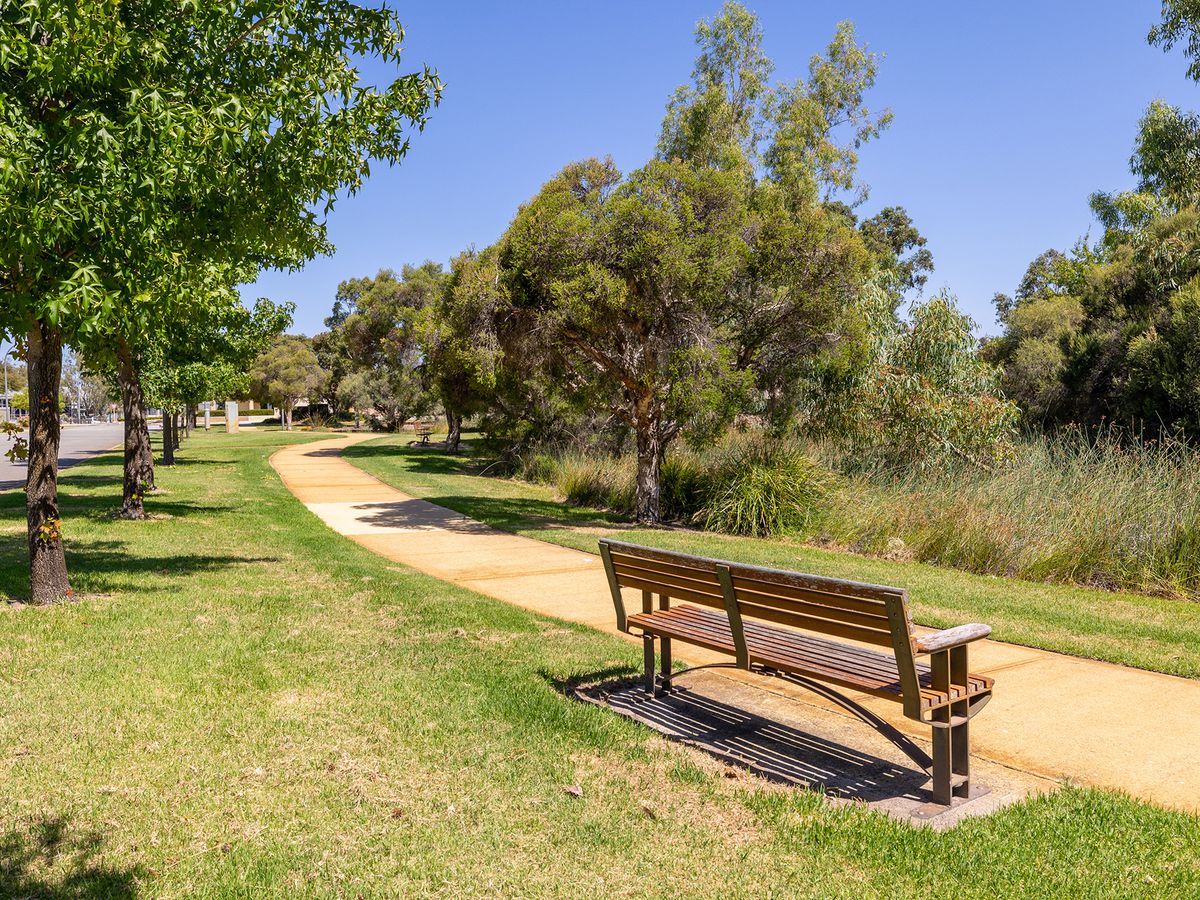 7 / 22 Whittaker Turn, Piara Waters