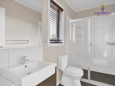 8 McCauley Street, Point Cook