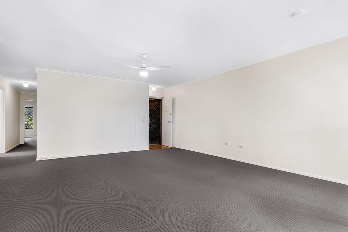 2 / 22 Dunlop Court, Mermaid Waters