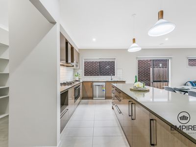 17 Orleana Way, Clyde North