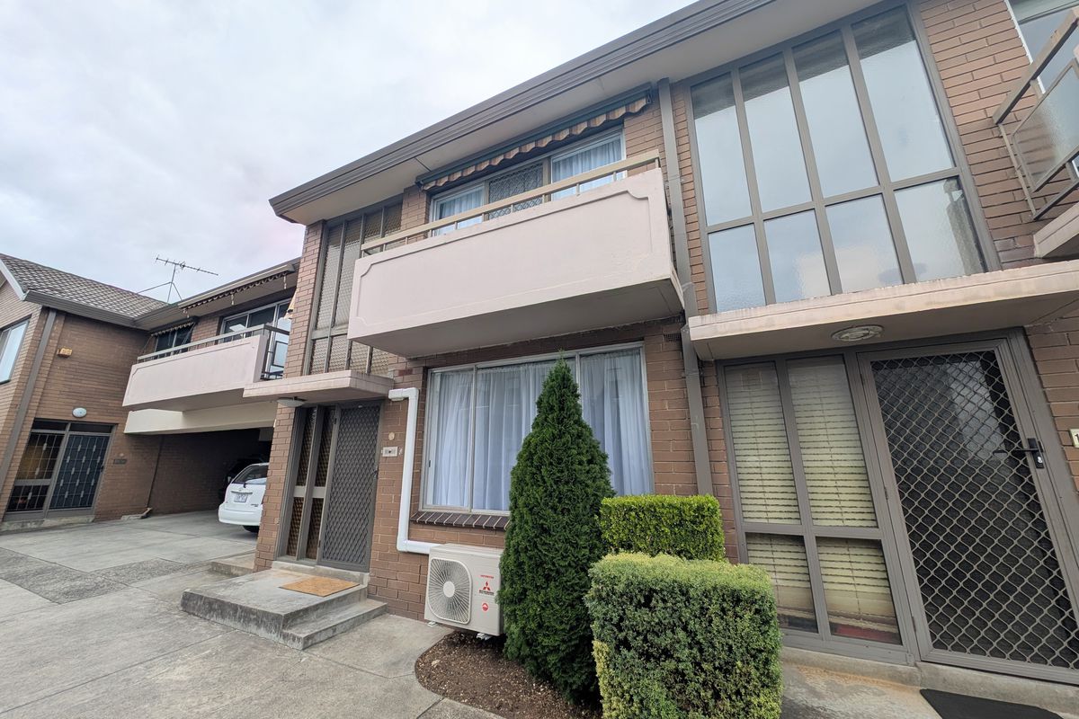 Spacious two level living, just moments to Pascoe Vale station and shopping village