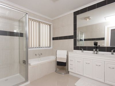 18 Hopegood Place, Lynbrook