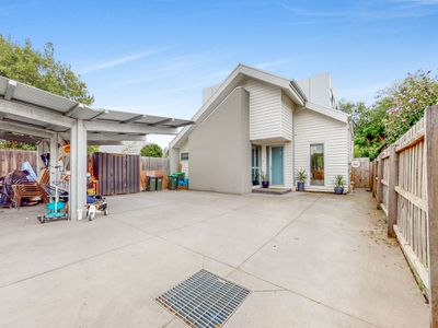 2 / 100 Kororoit Creek Road, Williamstown