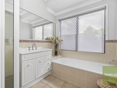 10 Riovista Way, Kirwan