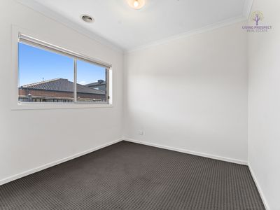 13 Aylesbury Avenue, Truganina