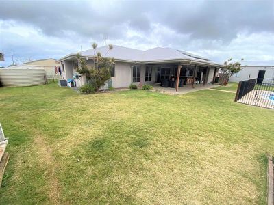 8 Dingle Close, Kingaroy