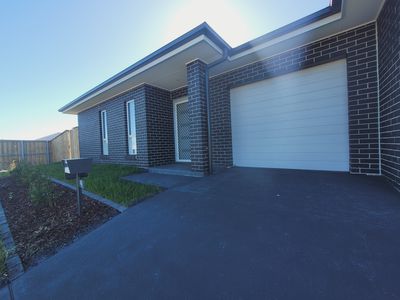 2 Glasspond Street, Chisholm