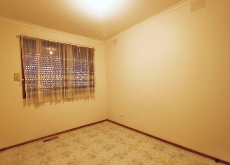 39 Murchison Crescent, Clayton South