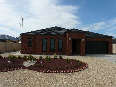 10 Nugget Fuller Drive, Tocumwal