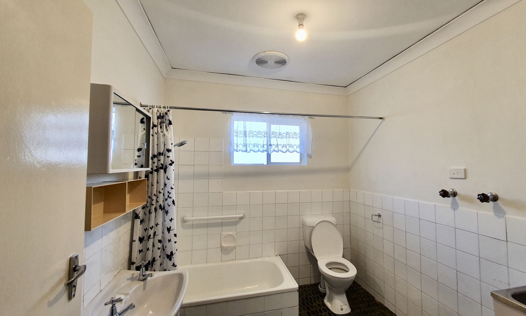 2 / 835 Grand Junction Road, Valley View