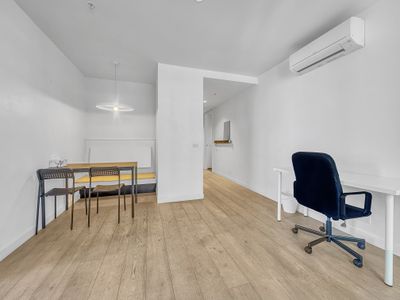 2302 / 81 A'BECKETT STREET, Melbourne