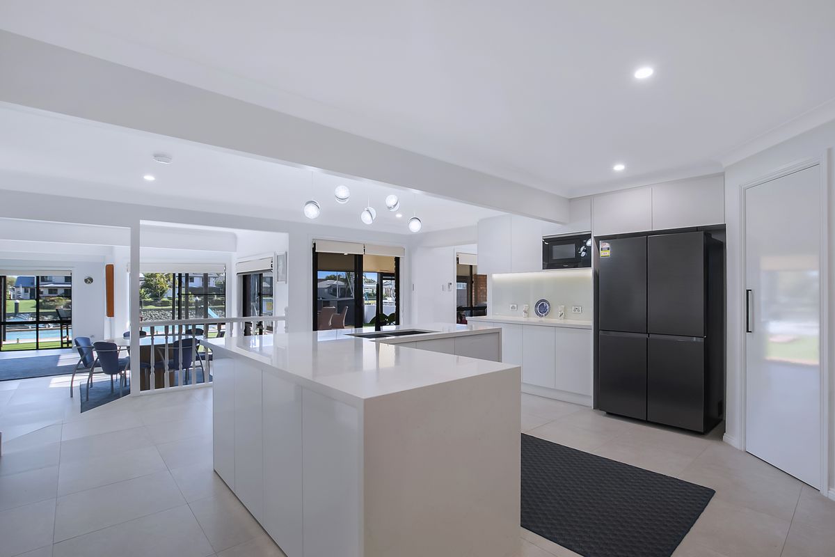 6 Sternlight Court, Raby Bay