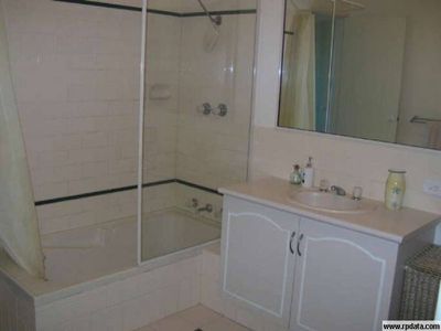 8 / 1 Moondine Drive, Wembley