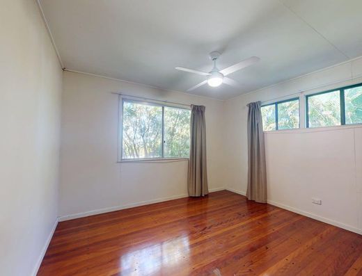 Walk to Tewantin Township - Six month lease image 6