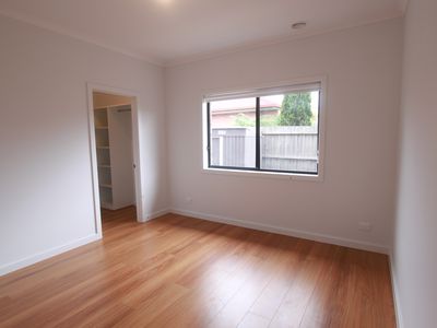 2 / 4 Kirstina Road, Glen Waverley