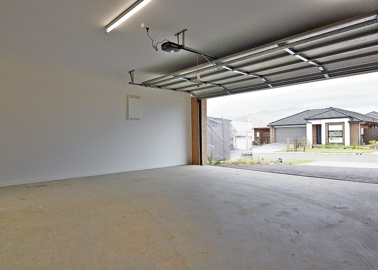 8 Monash Avenue, Gledswood Hills