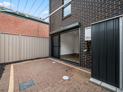 129 East Street, Brompton