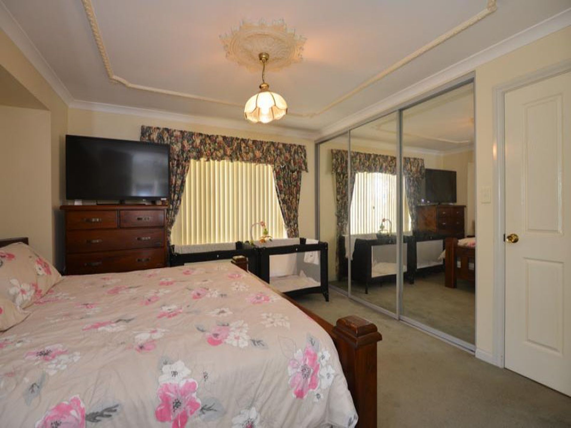 8 Seinor Street, Somerville