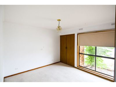 4 Oak Court, Horsham